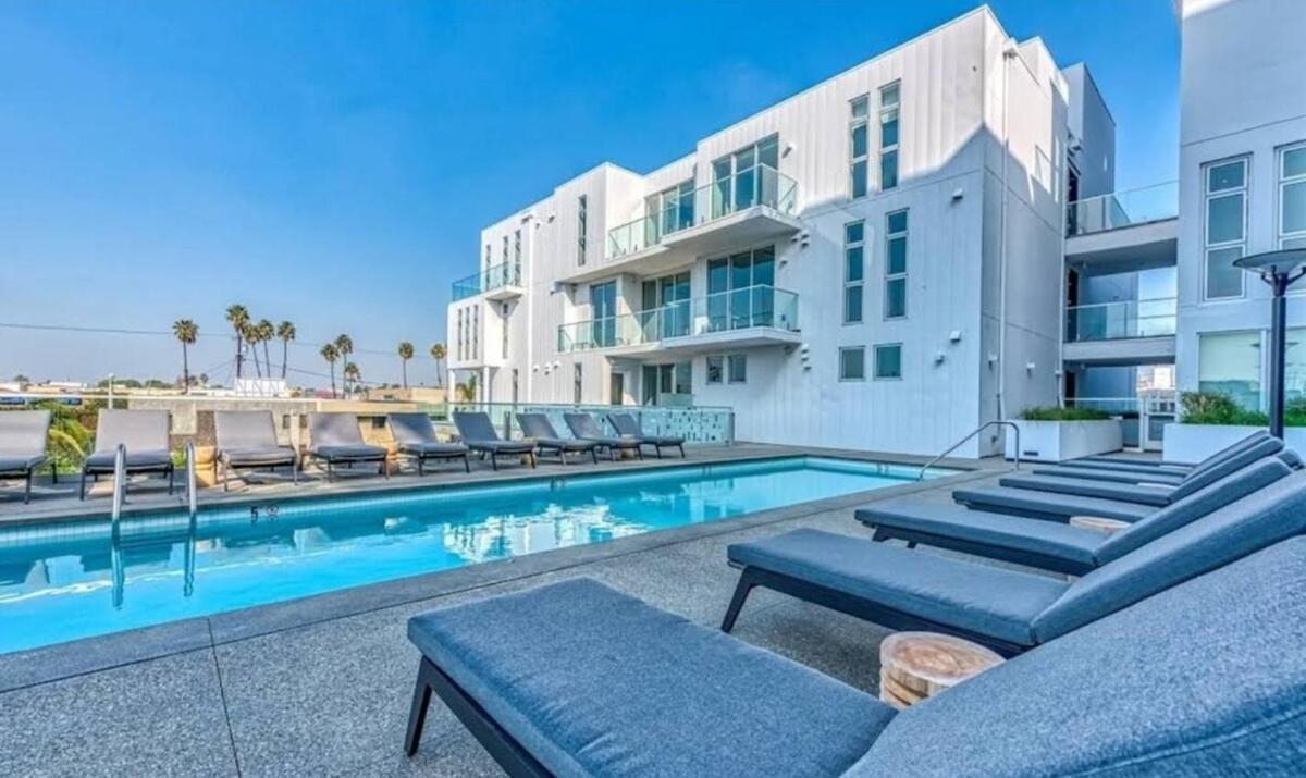 Luxury 2 Bedroom Penthouse With Stunning Views Venice & Marina Del Rey Apartment *