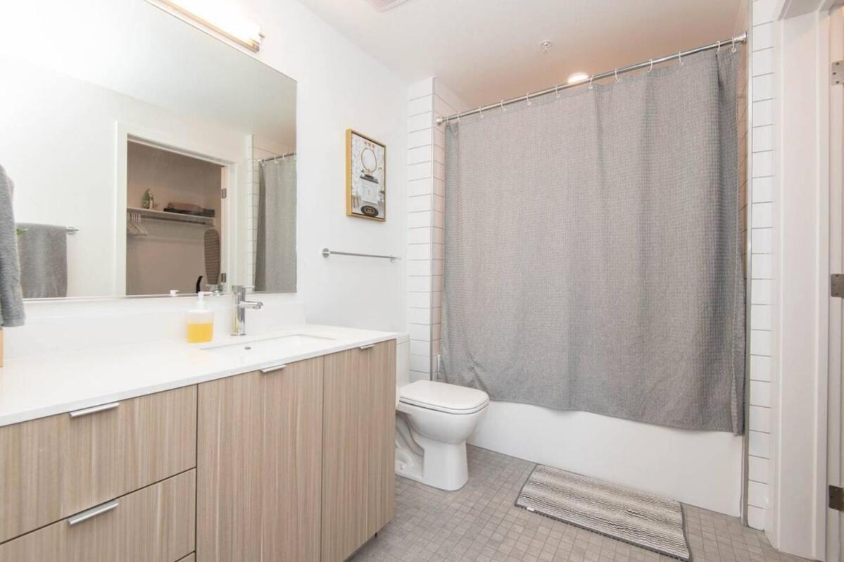 Luxury 2 Bedroom Penthouse With Stunning Views Venice & Marina Del Rey *