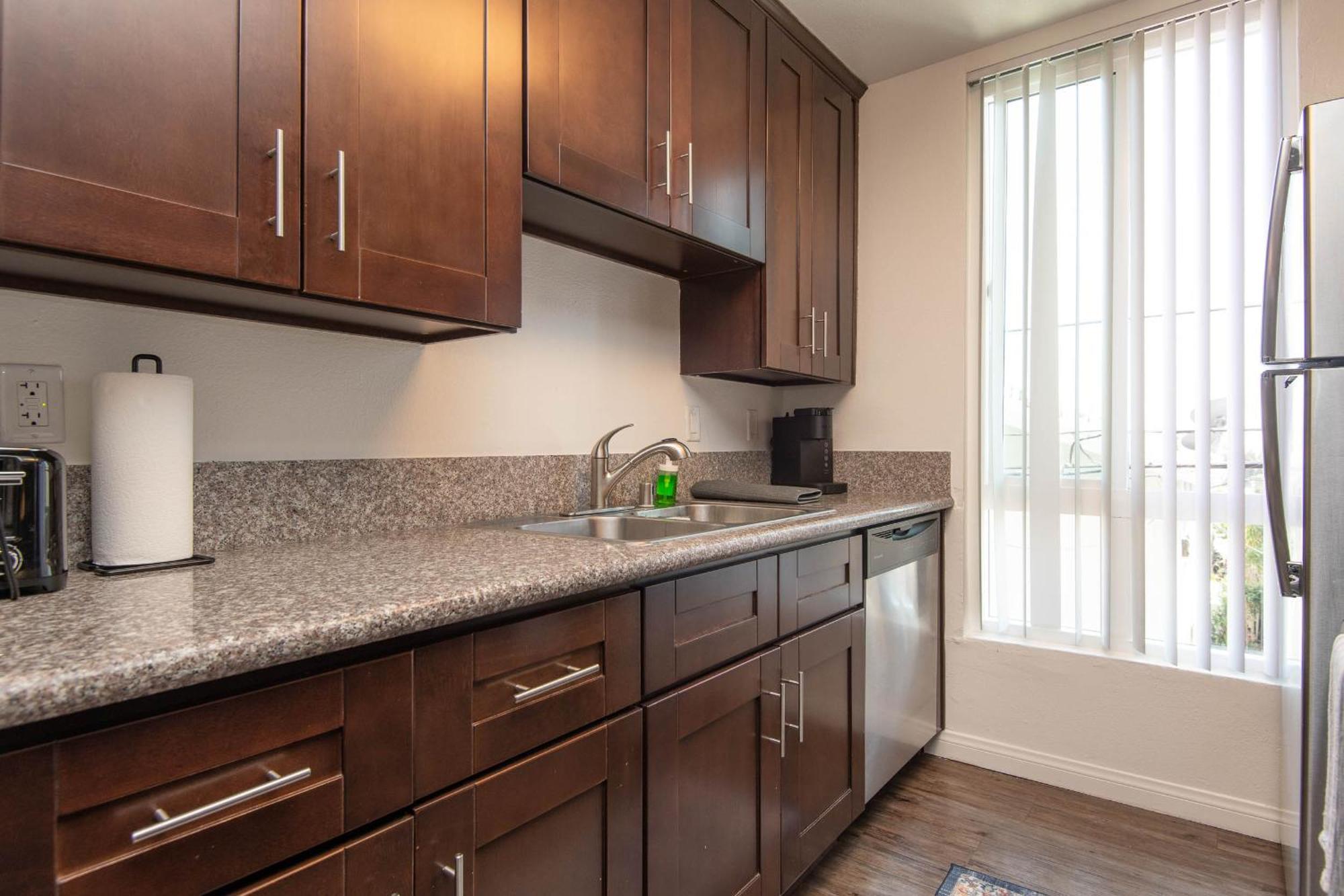Hollywood Hideaway Homes Apartment *