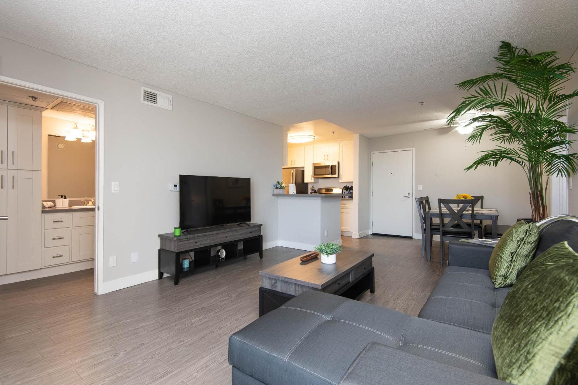 Hollywood Hideaway Homes Apartment
