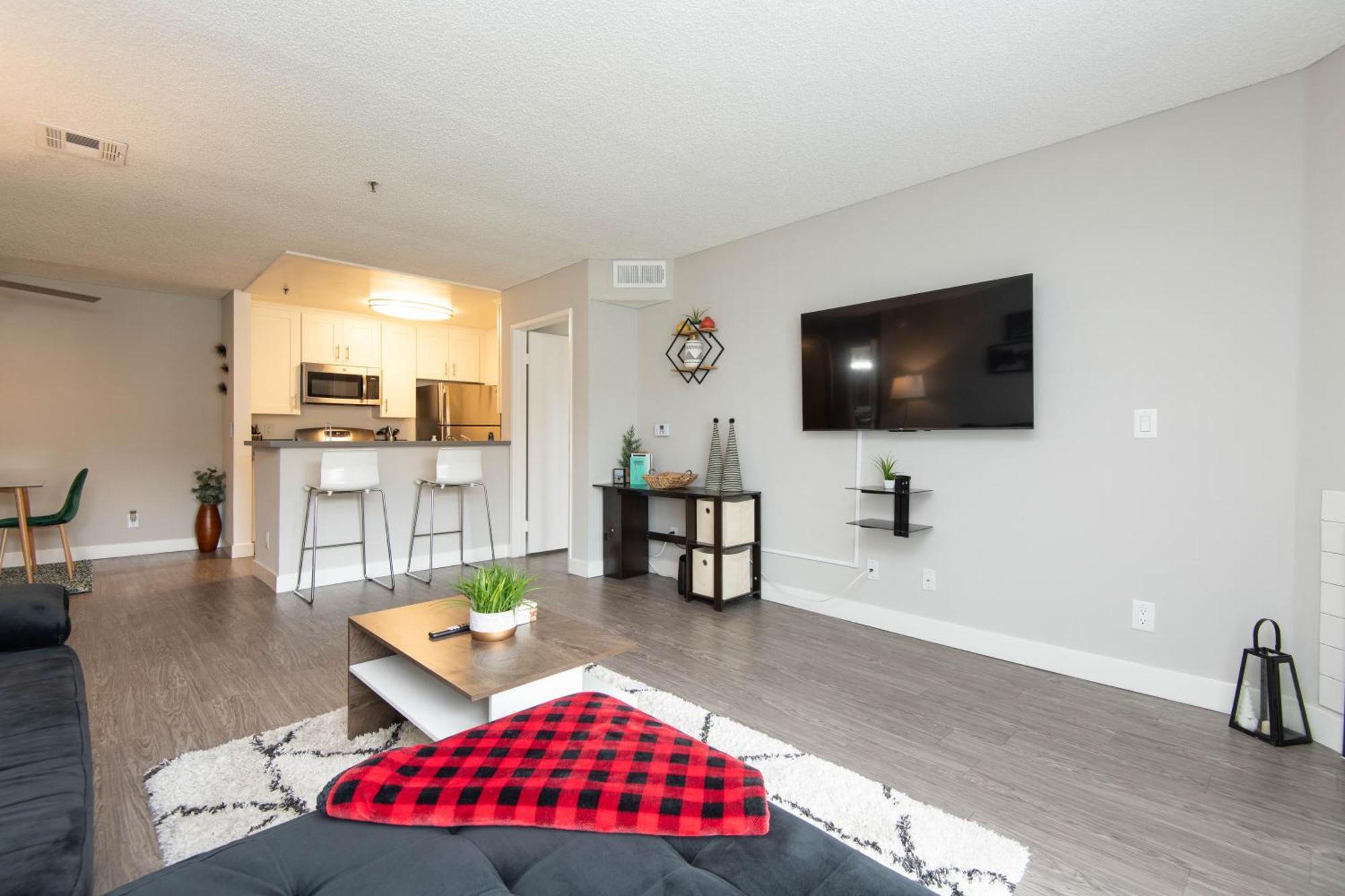 Hollywood Hideaway Homes Apartment
