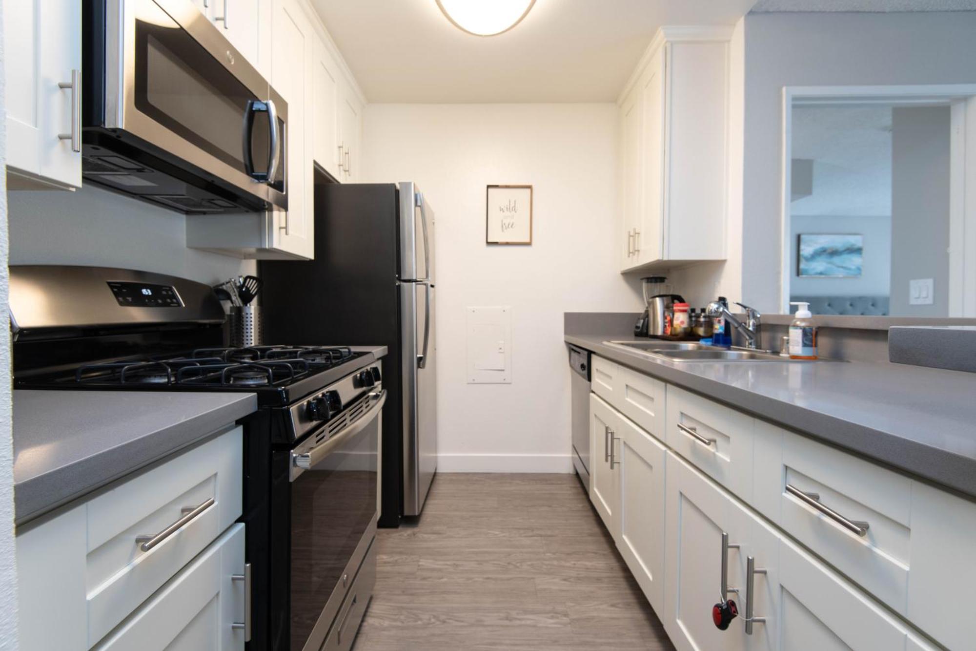 Hollywood Hideaway Homes Apartment *