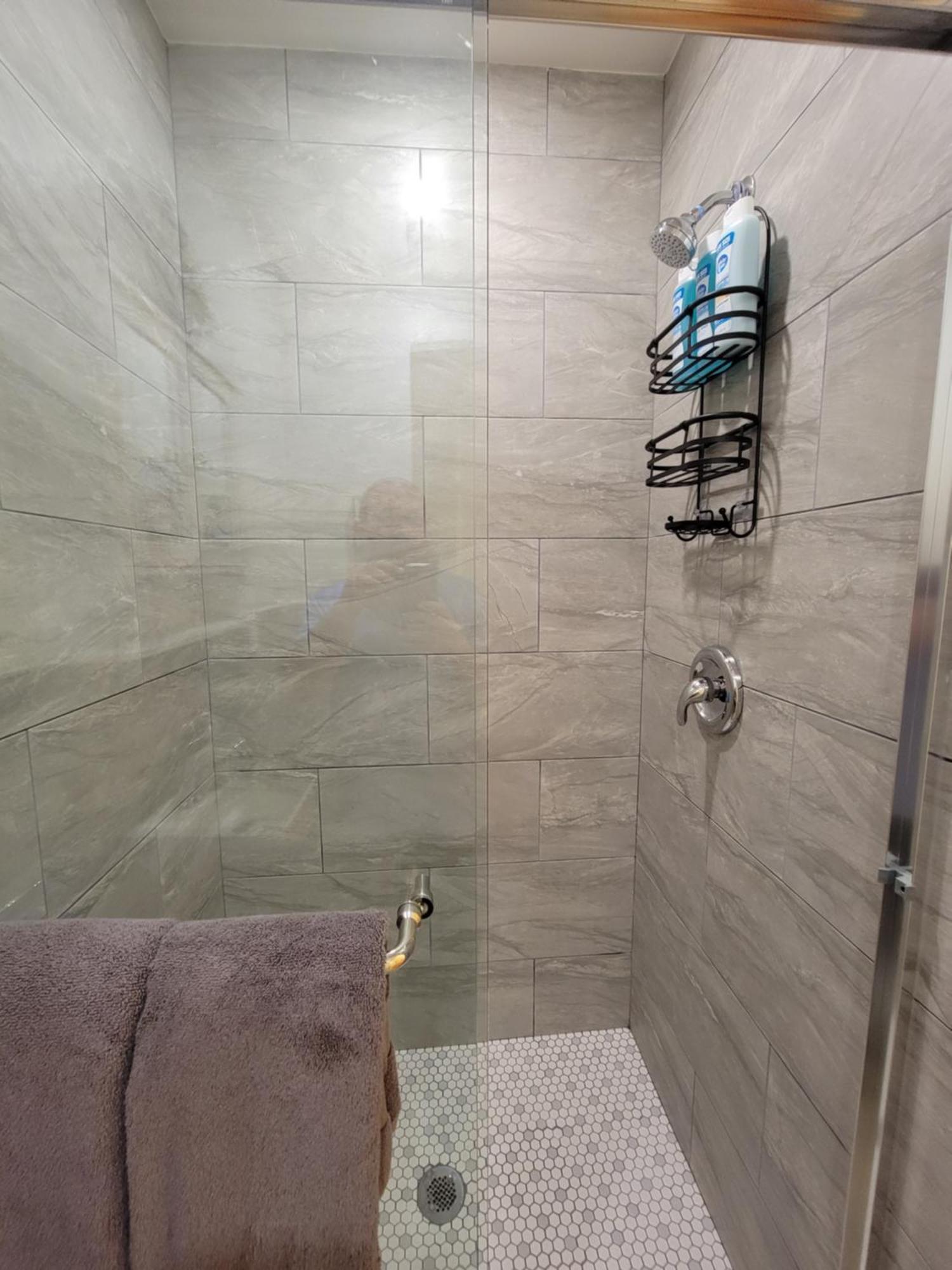 Perfectly Located Pico Robertson 3 Bedroom Walk To Restaurants Wifi Tv Game Console Parking 5 Minutes To Rodeo Drive Apartment Los Angeles