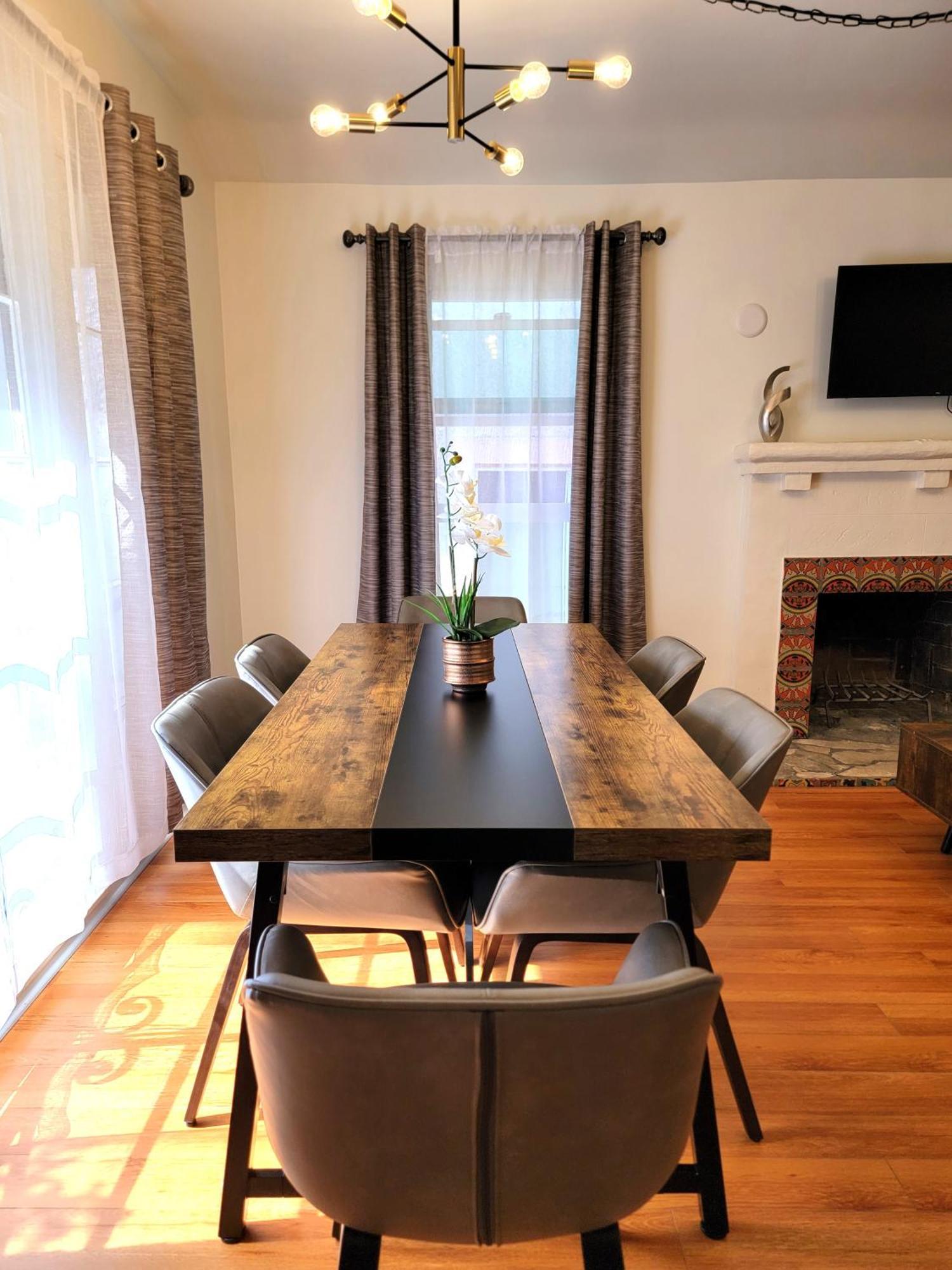 Apartment Perfectly Located Pico Robertson 3 Bedroom Walk To Restaurants Wifi Tv Game Console Parking 5 Minutes To Rodeo Drive *