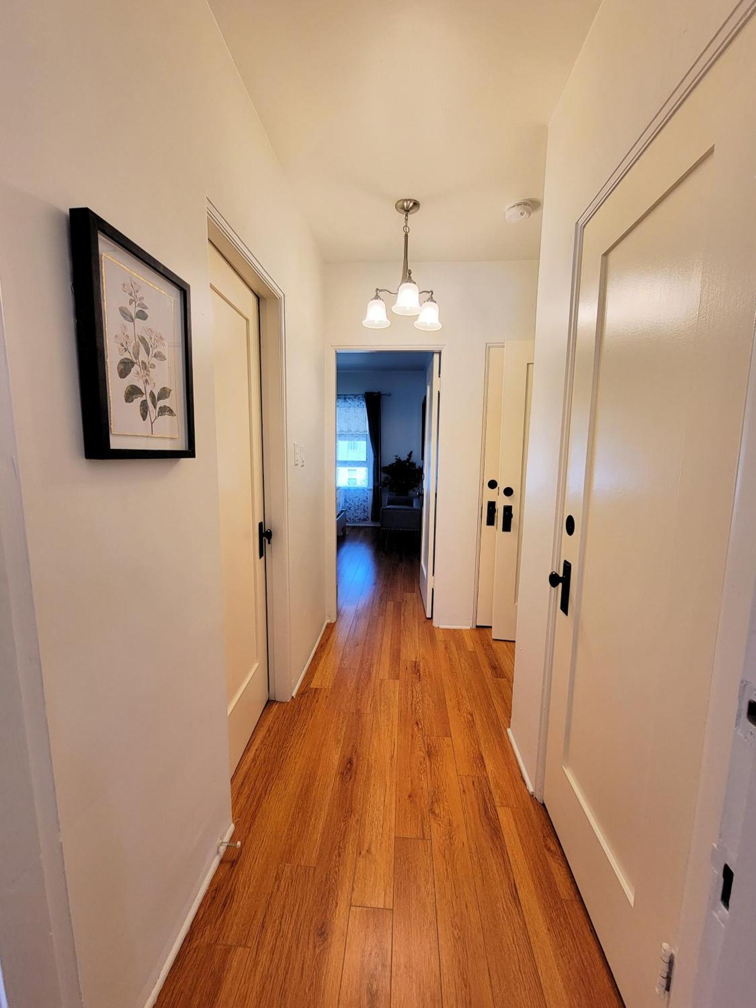 Perfectly Located Pico Robertson 3 Bedroom Walk To Restaurants Wifi Tv Game Console Parking 5 Minutes To Rodeo Drive Apartment *