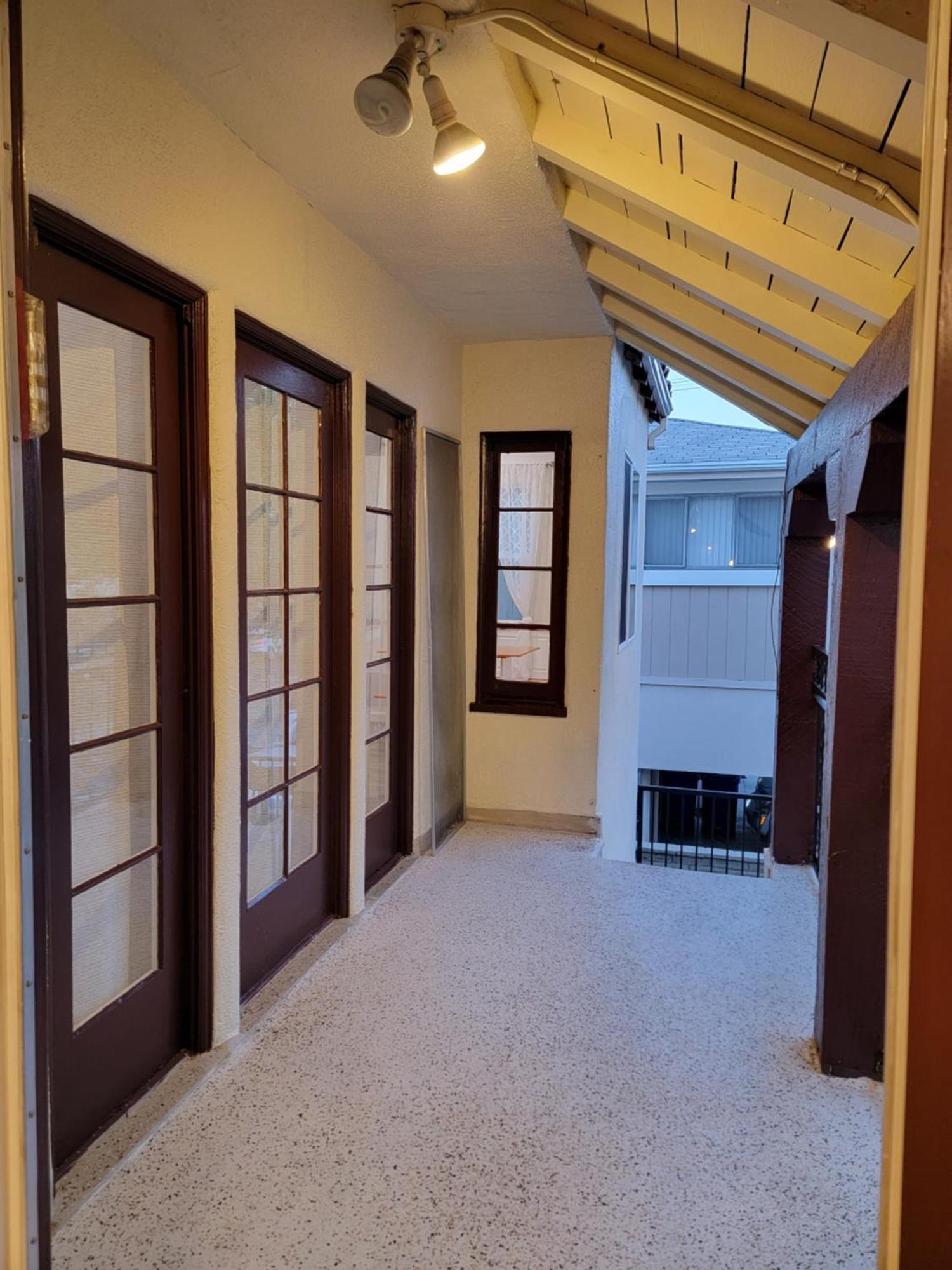 Perfectly Located Pico Robertson 3 Bedroom Walk To Restaurants Wifi Tv Game Console Parking 5 Minutes To Rodeo Drive Apartment Los Angeles