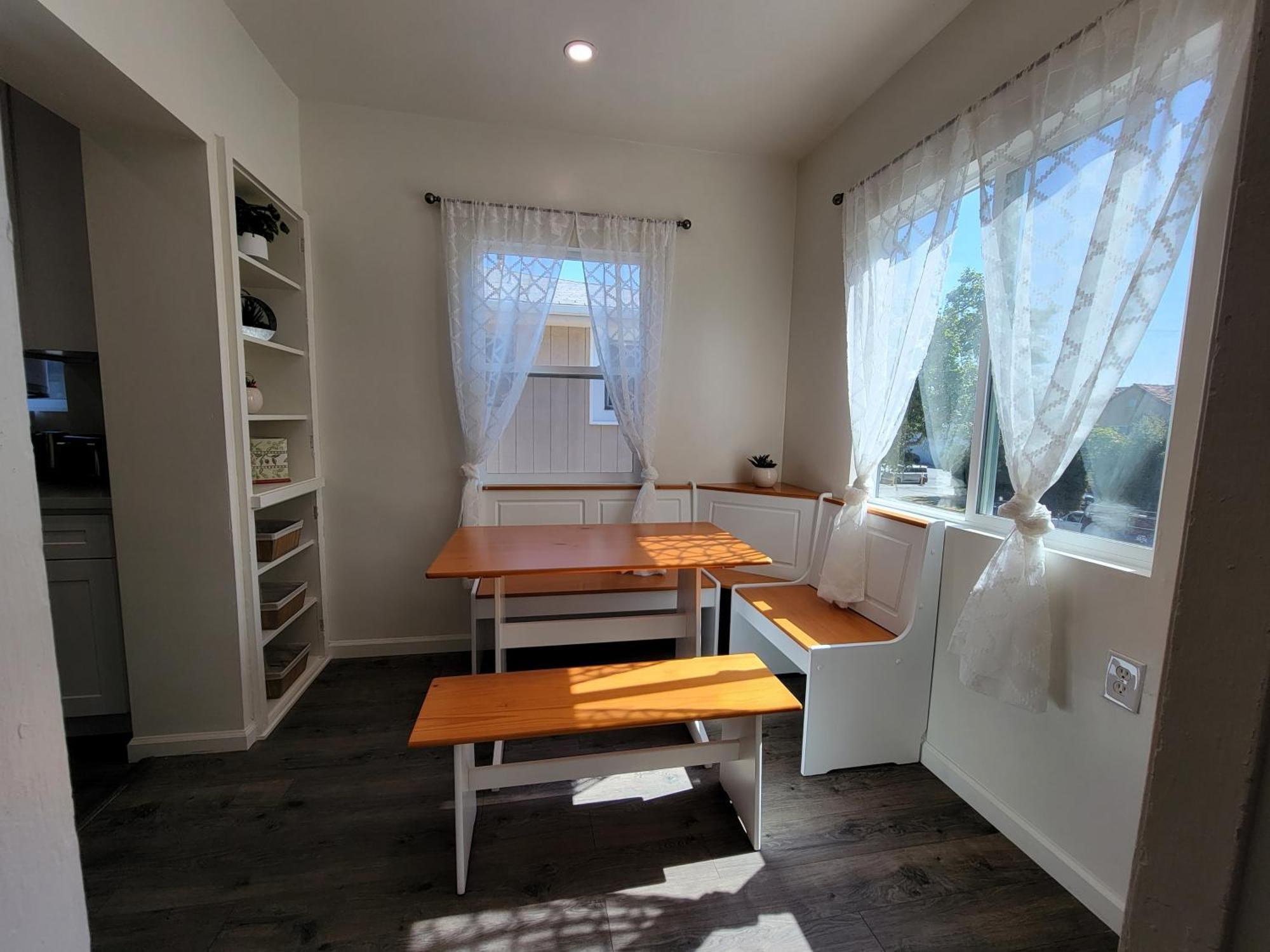 Perfectly Located Pico Robertson 3 Bedroom Walk To Restaurants Wifi Tv Game Console Parking 5 Minutes To Rodeo Drive * Los Angeles