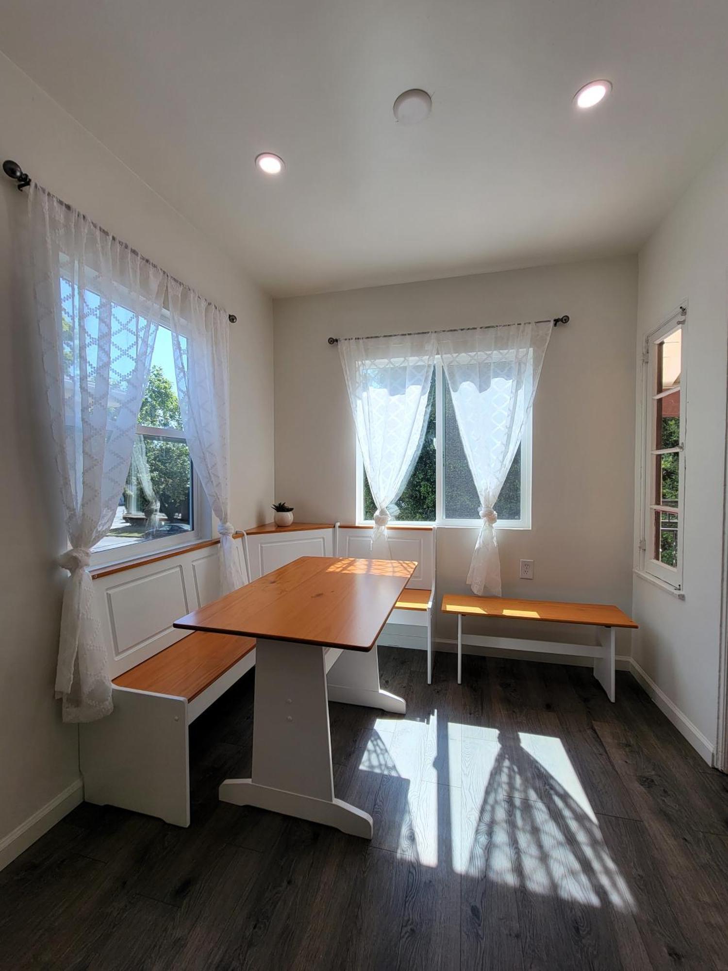Apartment Perfectly Located Pico Robertson 3 Bedroom Walk To Restaurants Wifi Tv Game Console Parking 5 Minutes To Rodeo Drive