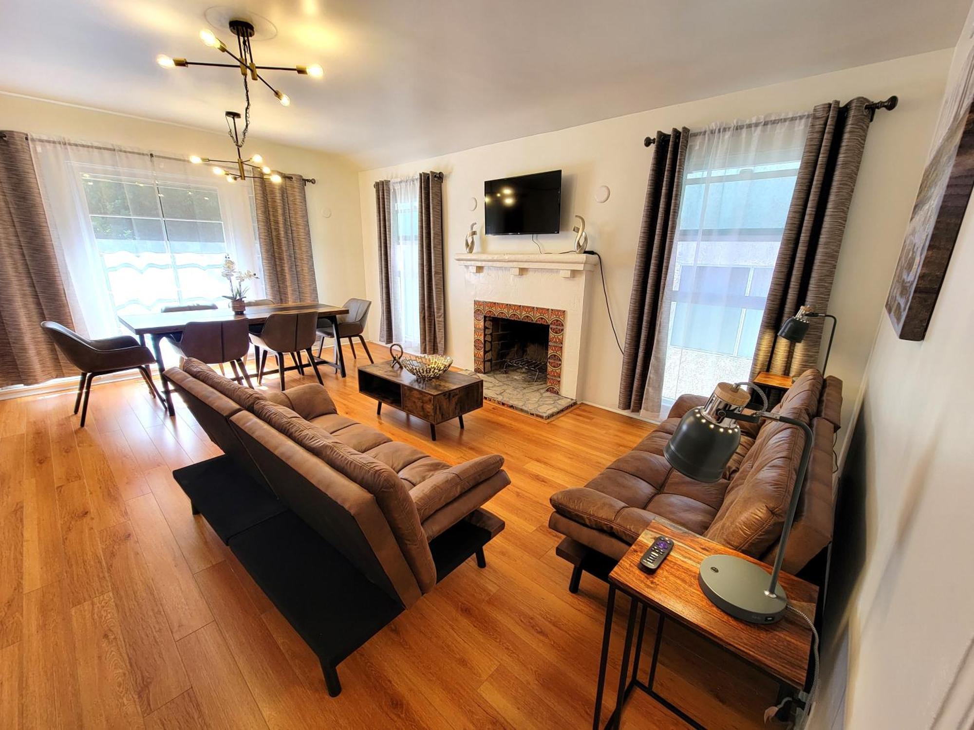 Perfectly Located Pico Robertson 3 Bedroom Walk To Restaurants Wifi Tv Game Console Parking 5 Minutes To Rodeo Drive Apartment *