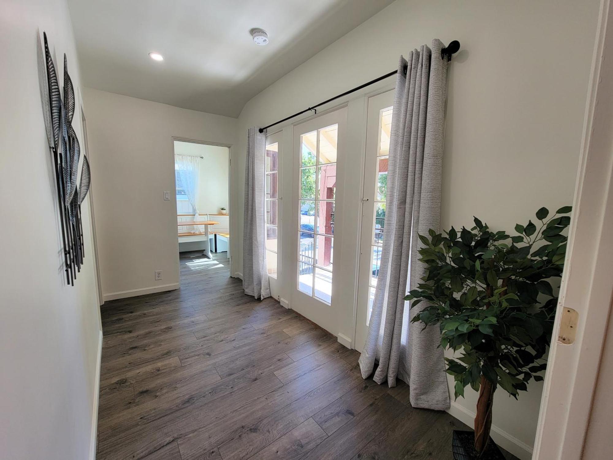 Apartment Perfectly Located Pico Robertson 3 Bedroom Walk To Restaurants Wifi Tv Game Console Parking 5 Minutes To Rodeo Drive