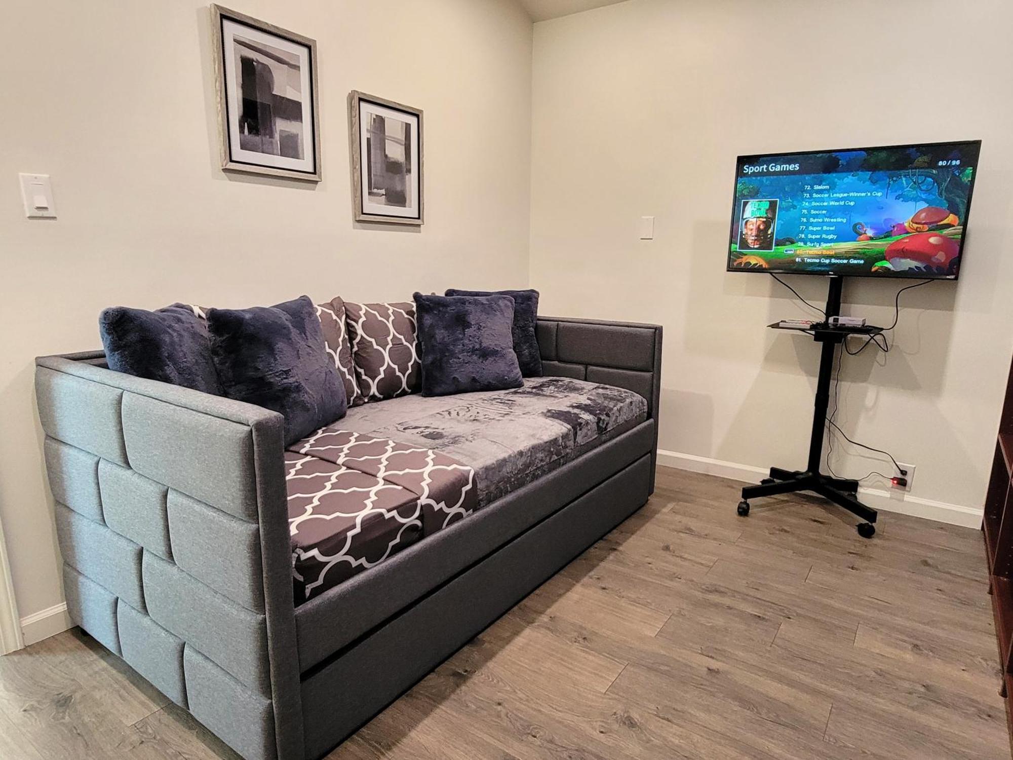 Perfectly Located Pico Robertson 3 Bedroom Walk To Restaurants Wifi Tv Game Console Parking 5 Minutes To Rodeo Drive Los Angeles