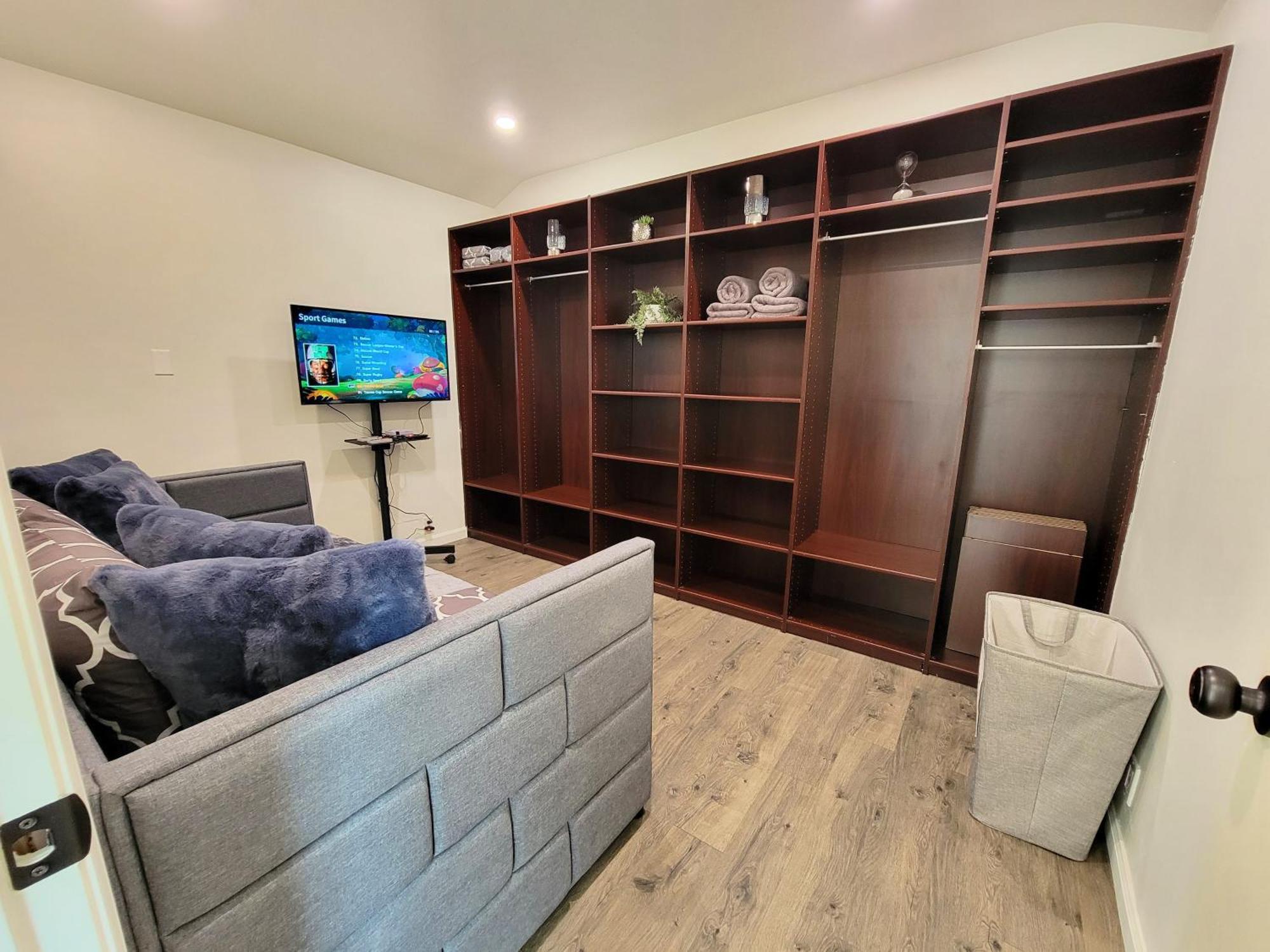 Perfectly Located Pico Robertson 3 Bedroom Walk To Restaurants Wifi Tv Game Console Parking 5 Minutes To Rodeo Drive * Los Angeles