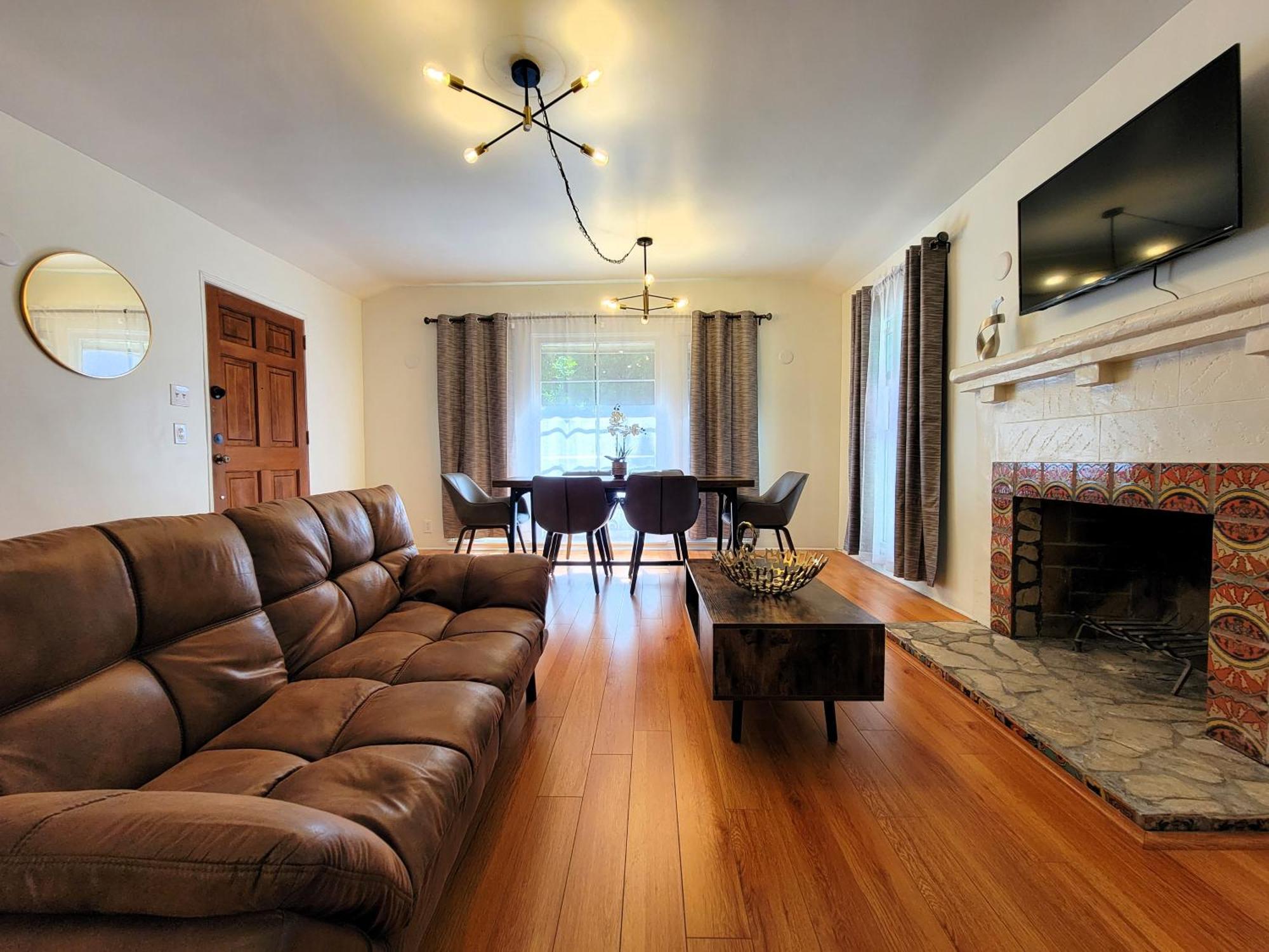 Apartment Perfectly Located Pico Robertson 3 Bedroom Walk To Restaurants Wifi Tv Game Console Parking 5 Minutes To Rodeo Drive