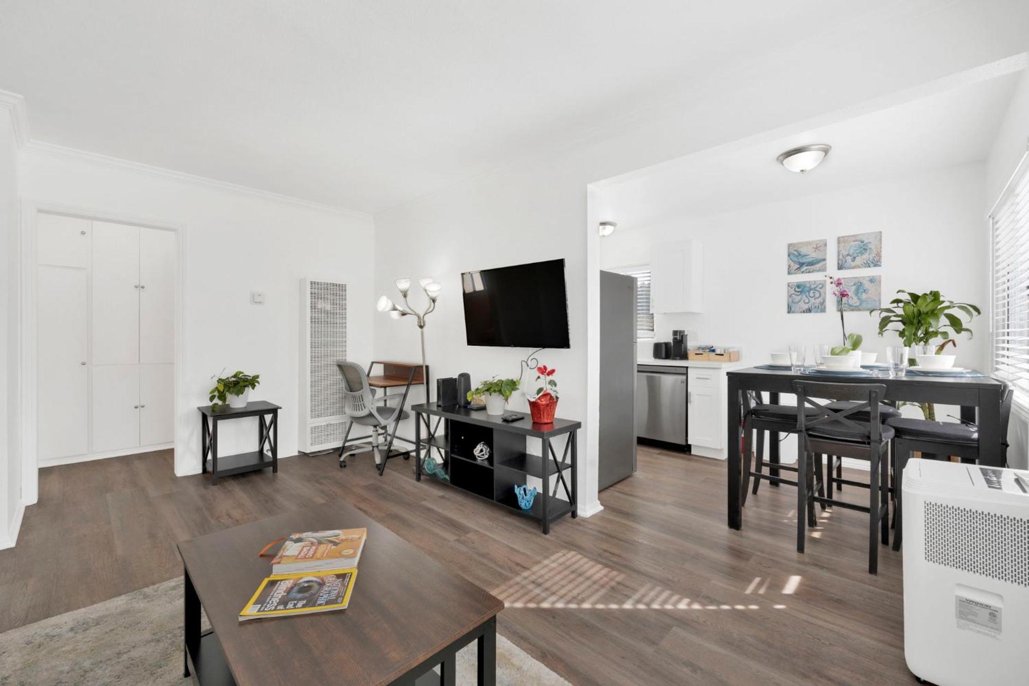 Cozy, Luxurious, Oasis, With Free Parking
