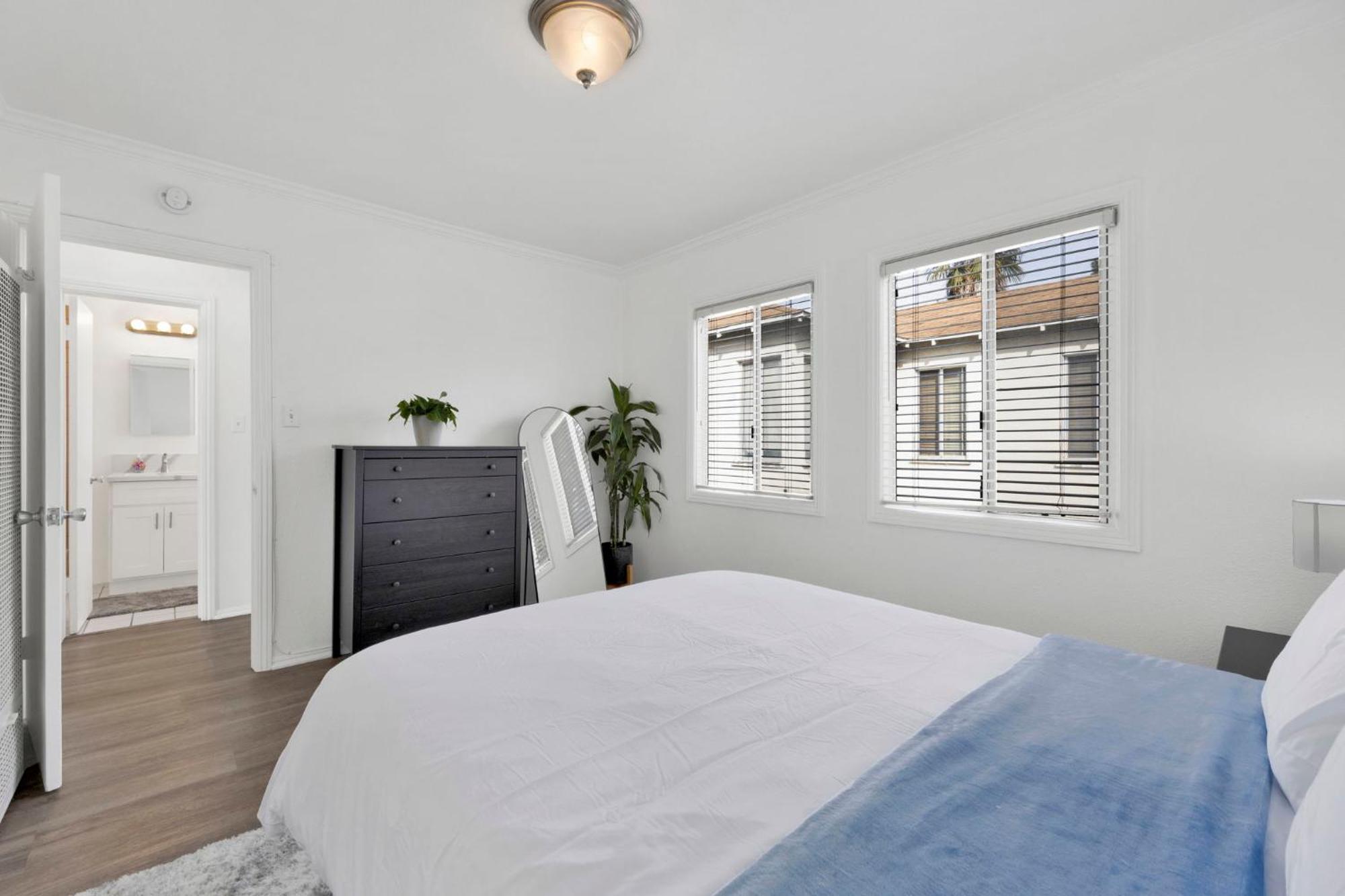 Apartment Cozy, Luxurious, Oasis, With Free Parking Los Angeles