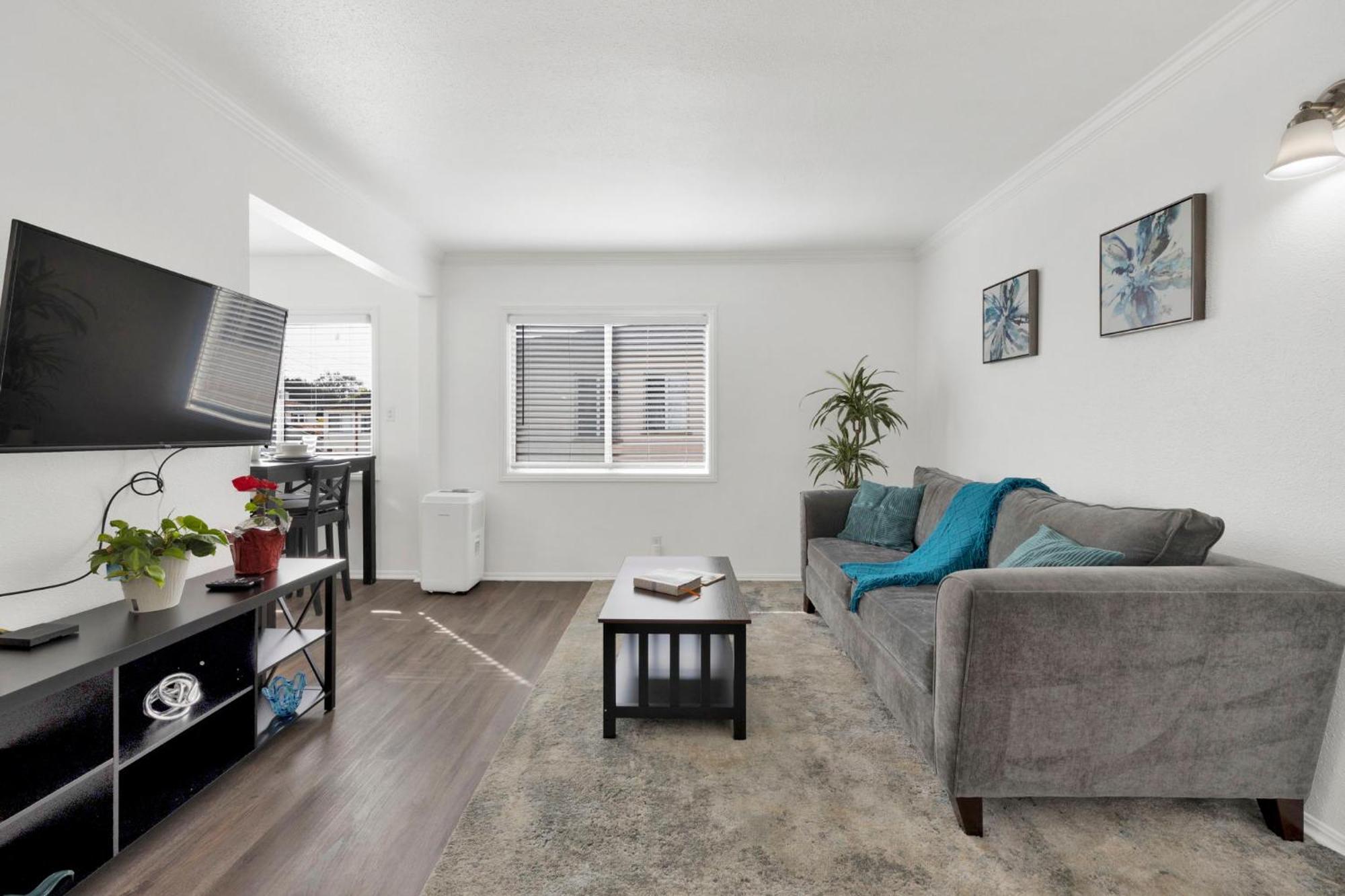 Cozy, Luxurious, Oasis, With Free Parking *