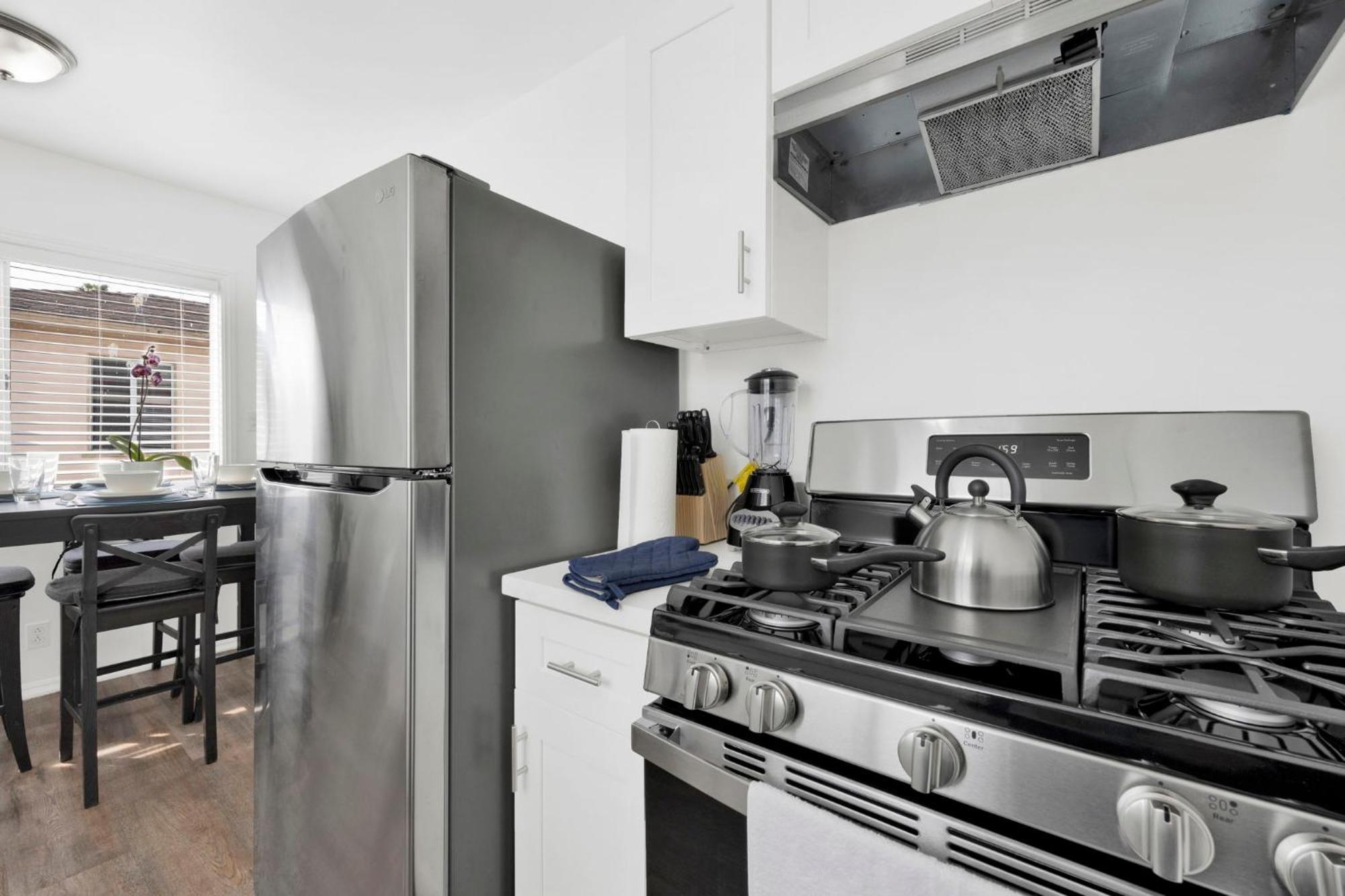 Cozy, Luxurious, Oasis, With Free Parking * Los Angeles