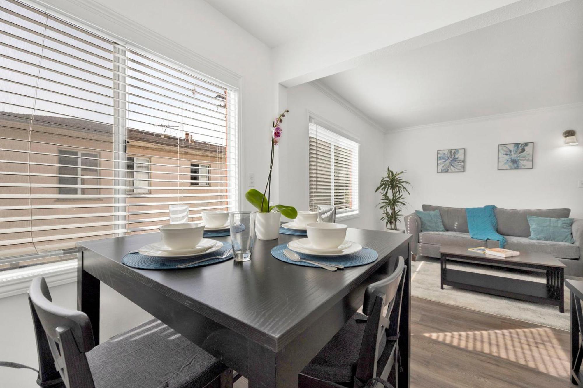 Apartment Cozy, Luxurious, Oasis, With Free Parking