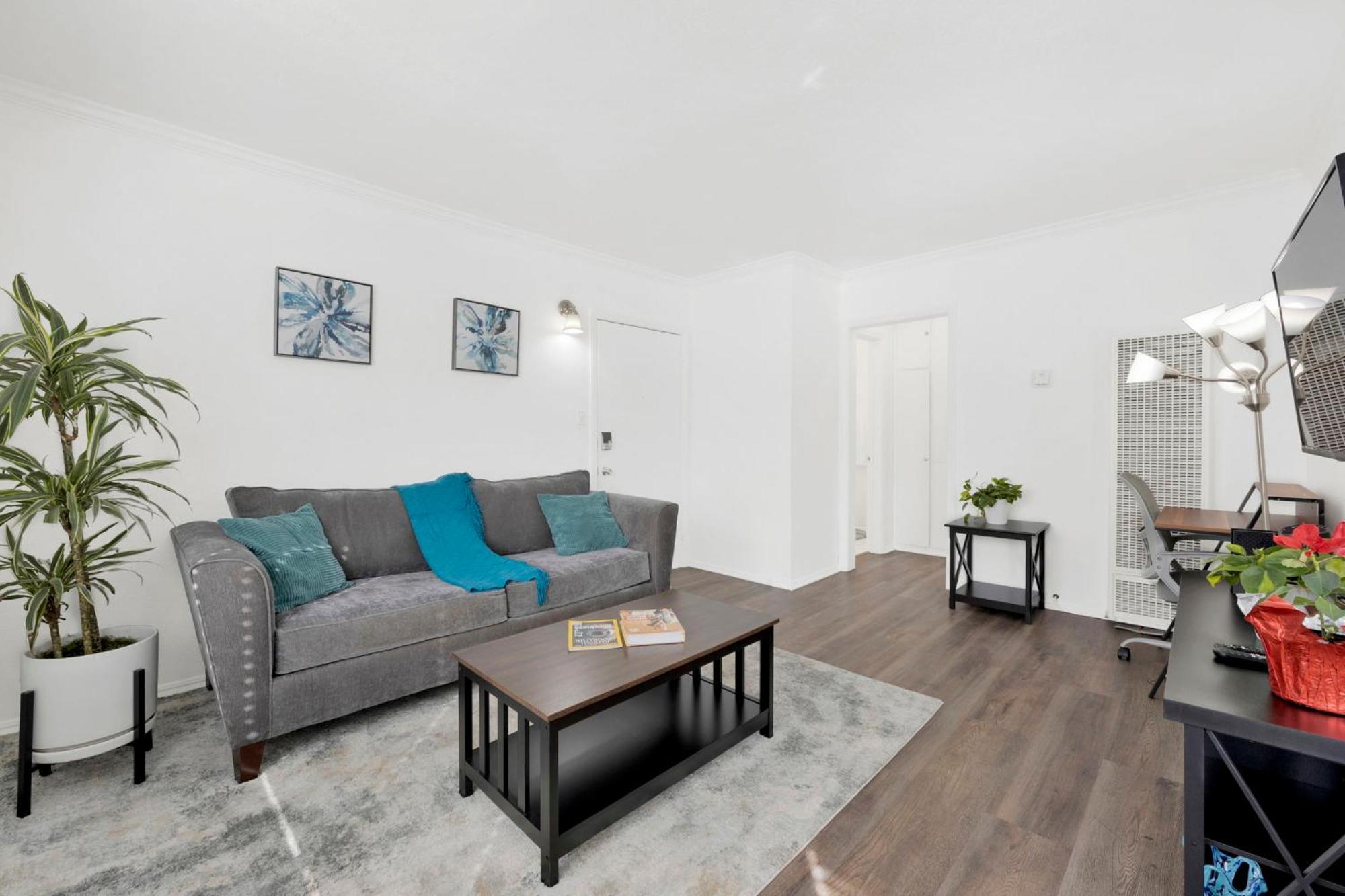 Cozy, Luxurious, Oasis, With Free Parking Los Angeles