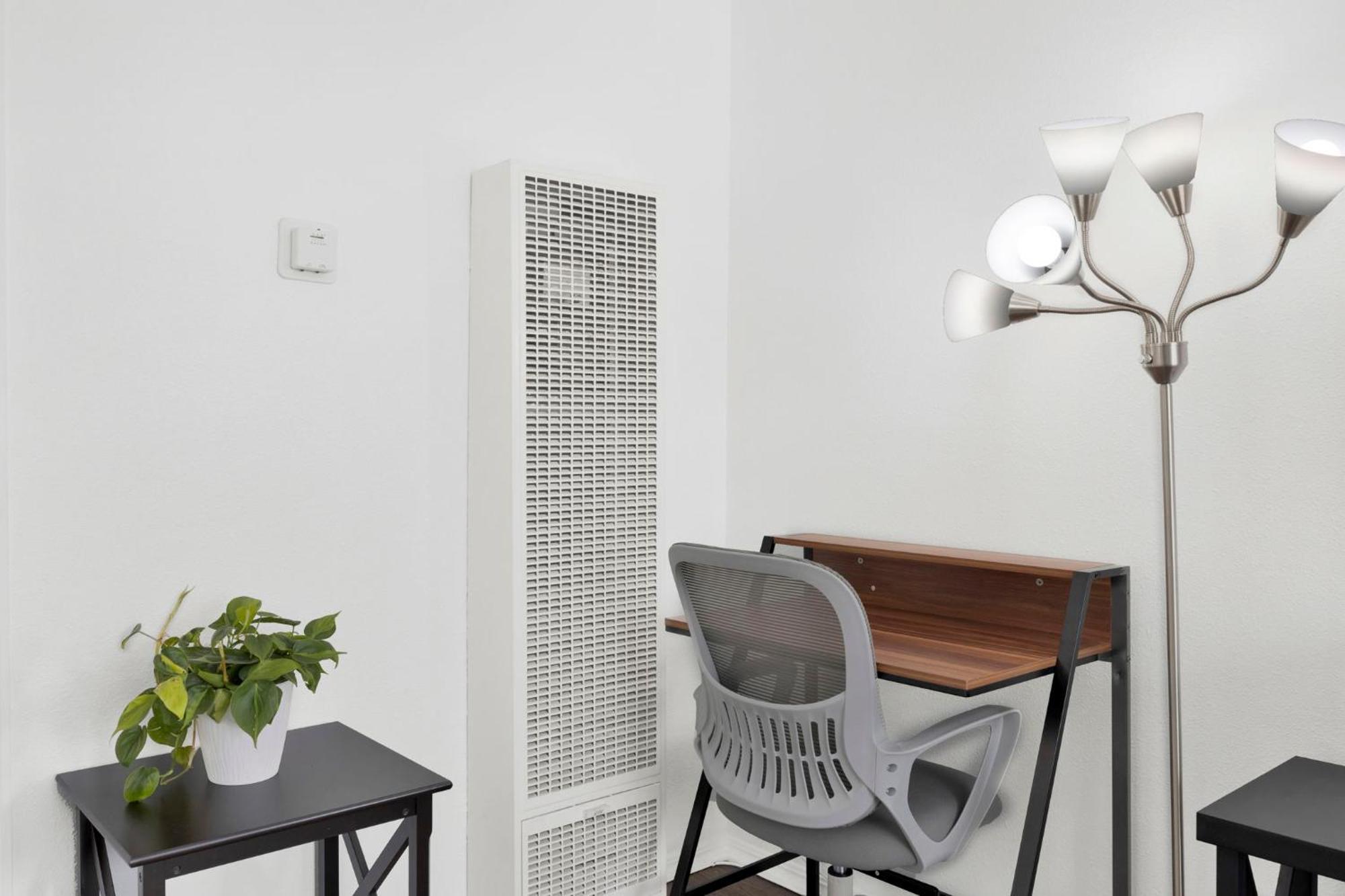 Cozy, Luxurious, Oasis, With Free Parking Apartment *