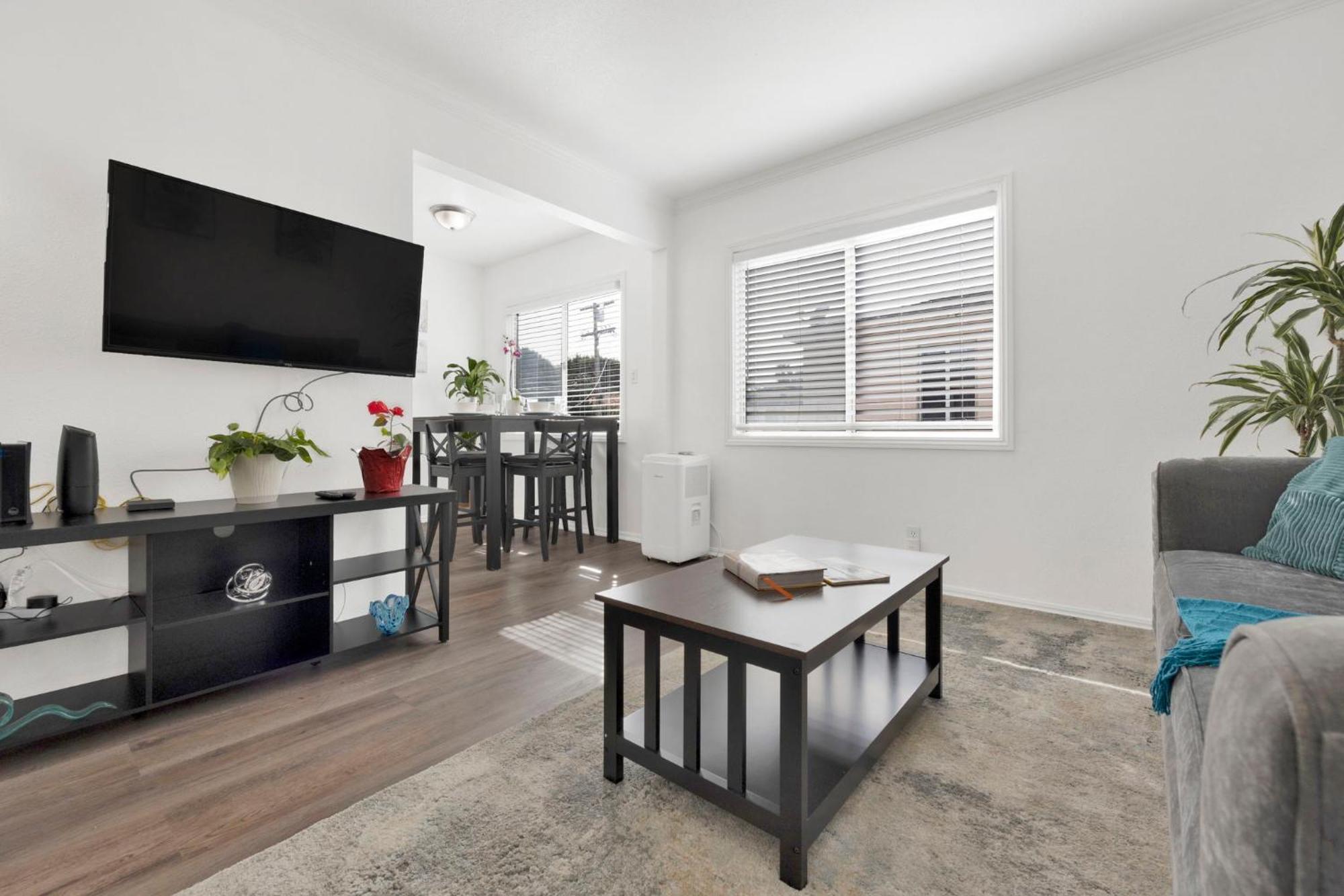Cozy, Luxurious, Oasis, With Free Parking Apartment