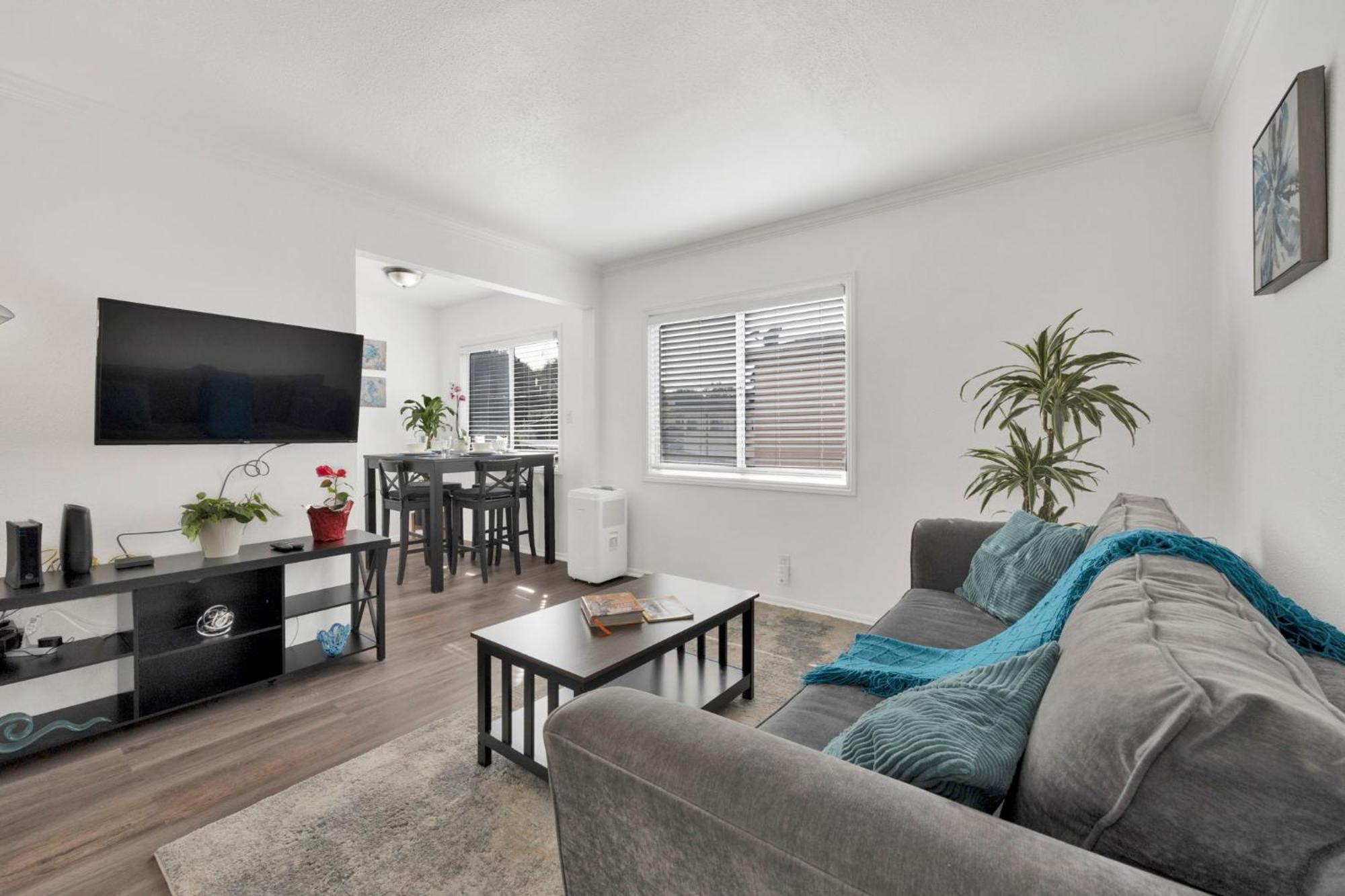 Cozy, Luxurious, Oasis, With Free Parking Apartment Los Angeles