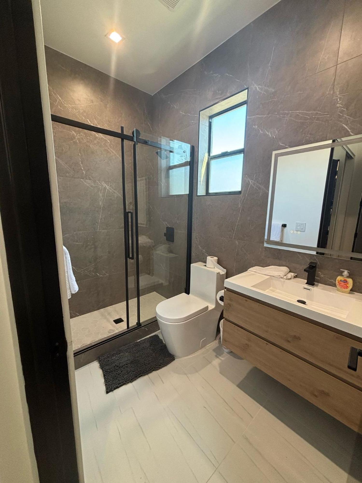Modern Luxe Retreat Four-bedroom * Los Angeles