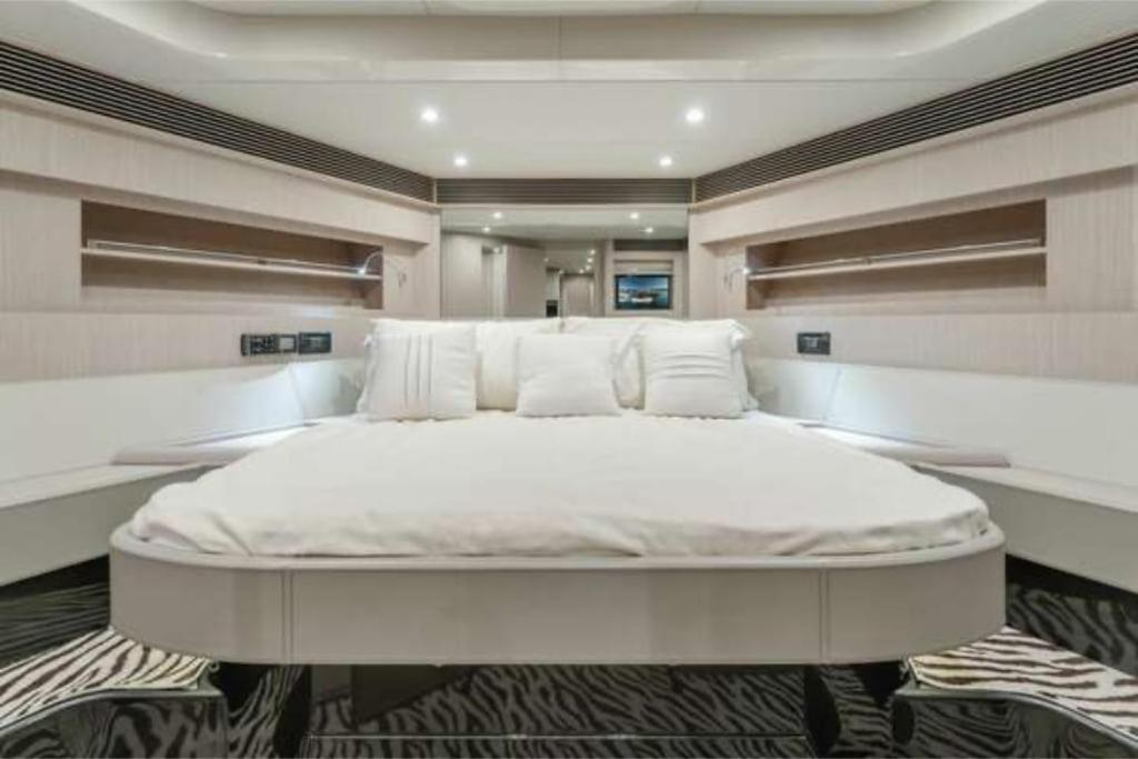 Riva Virtus 65 Yacht Trip W Captain Overnight 2812