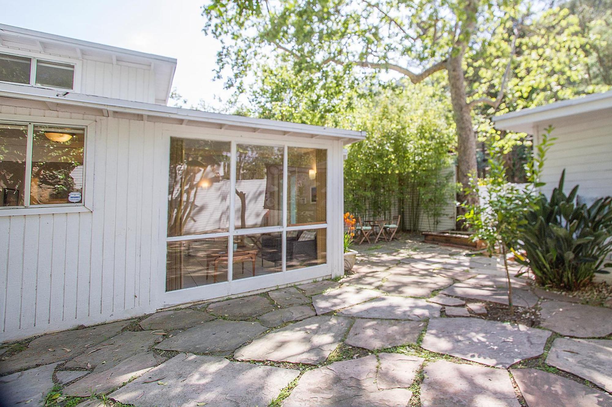 Beverly Glen Charming Gated * Los Angeles
