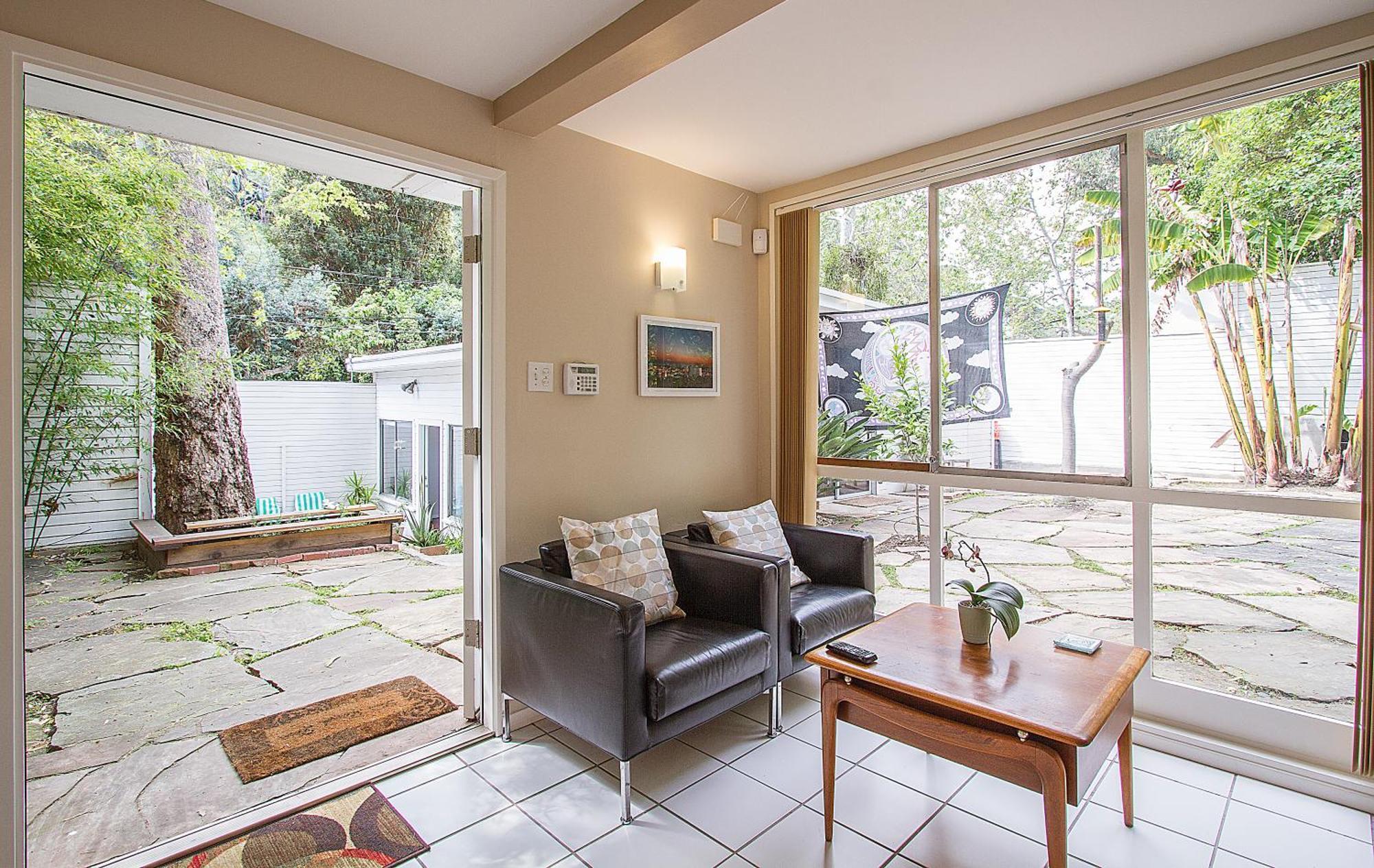 Beverly Glen Charming Gated Holiday home *