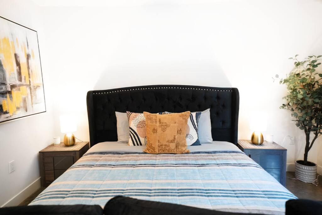 King Bed With Pool Gym Hollywood Los Angeles