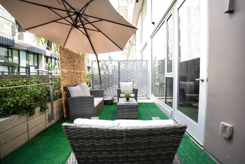 King Bed With Pool Gym Hollywood Los Angeles