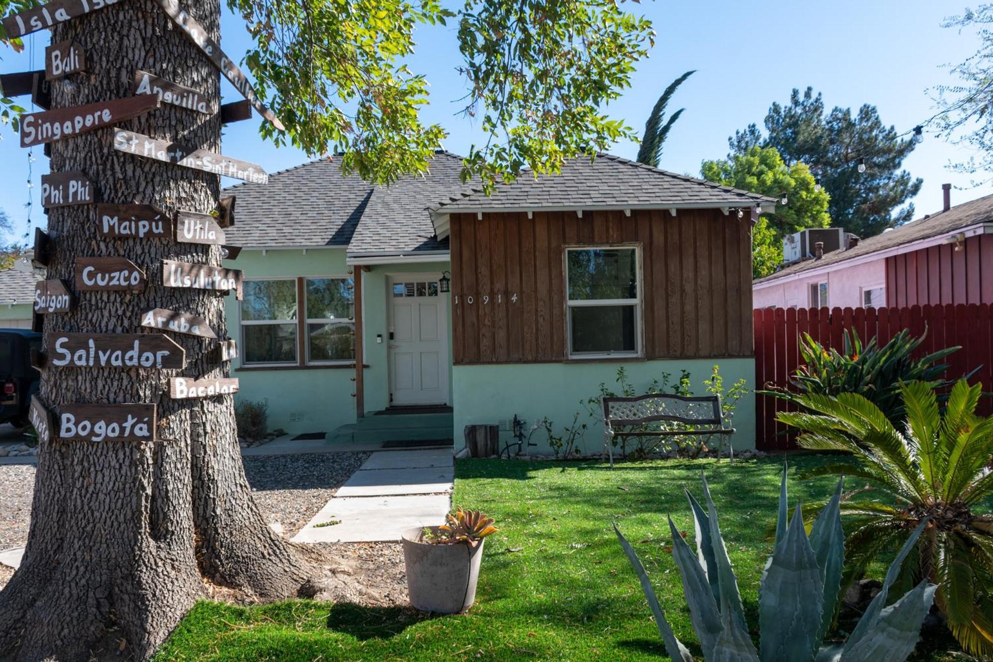 Cozy And Relaxing In Suburbs Of La Holiday home