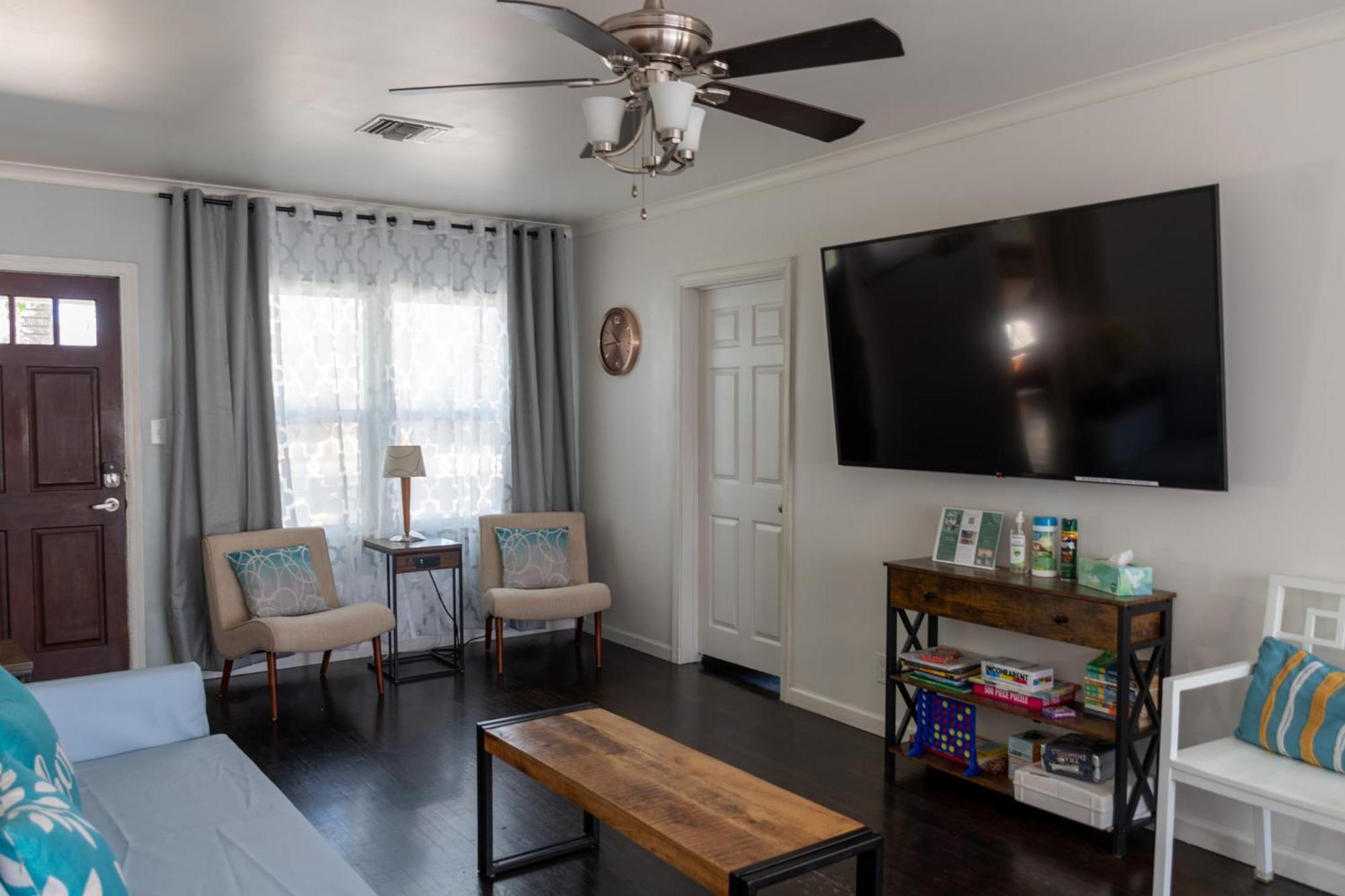 Cozy And Relaxing In Suburbs Of La Holiday home