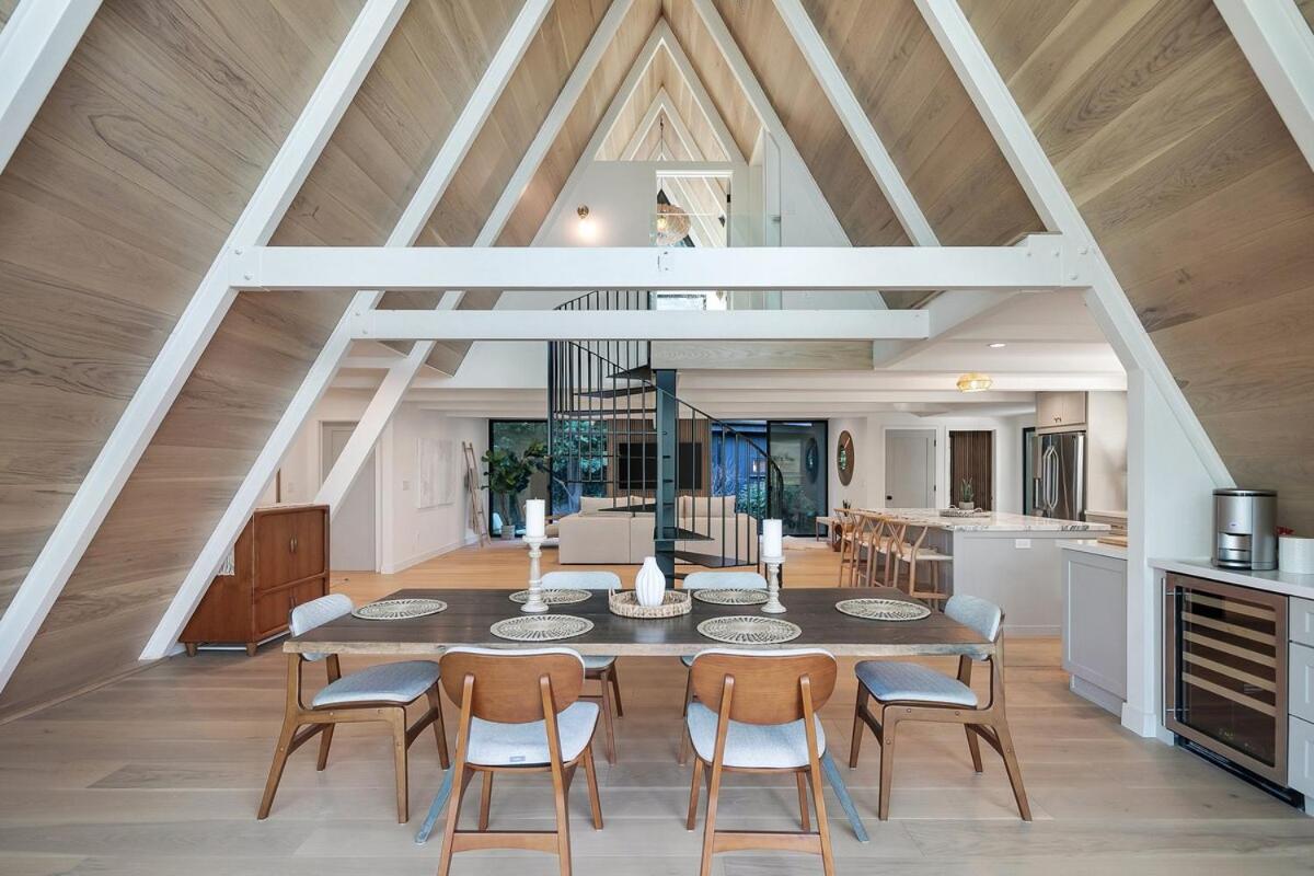 Stunning House With 5 Bedrooms, Pool, Jacuzzi, Fire-pit, Holiday home Los Angeles