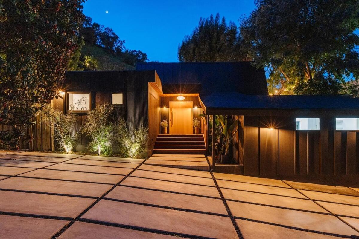 Holiday home Stunning House With 5 Bedrooms, Pool, Jacuzzi, Fire-pit, *