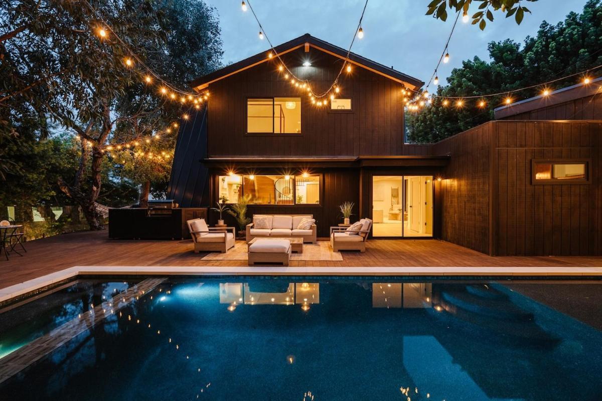Stunning House With 5 Bedrooms, Pool, Jacuzzi, Fire-pit, Holiday home