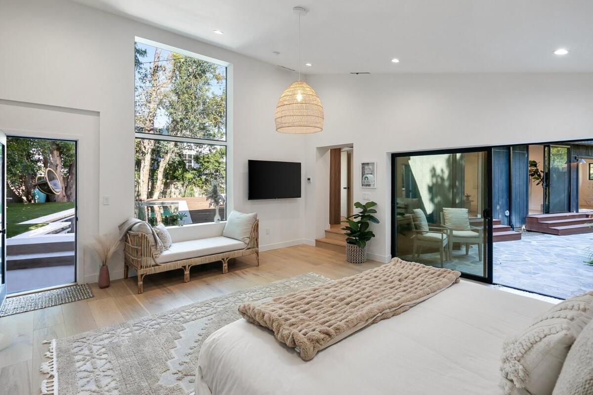 Stunning House With 5 Bedrooms, Pool, Jacuzzi, Fire-pit, * Los Angeles