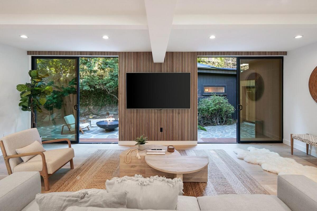 Stunning House With 5 Bedrooms, Pool, Jacuzzi, Fire-pit, Holiday home Los Angeles