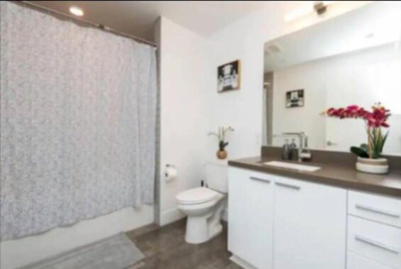 Stunning 3 Bedroom High-rise With Pool, Spa, And Rooftop Views Los Angeles