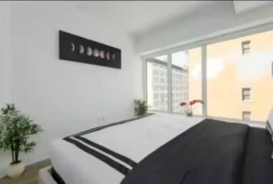 Apartment Stunning 3 Bedroom High-rise With Pool, Spa, And Rooftop Views