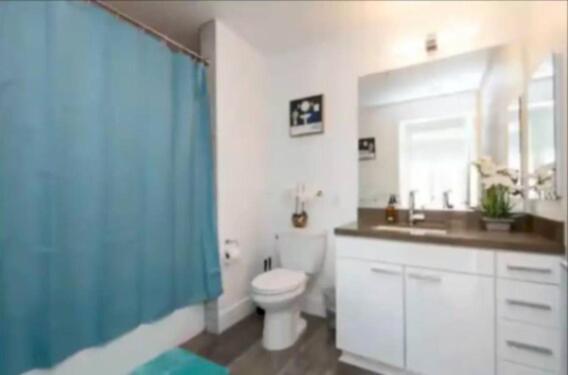 Apartment Stunning 3 Bedroom High-rise With Pool, Spa, And Rooftop Views *