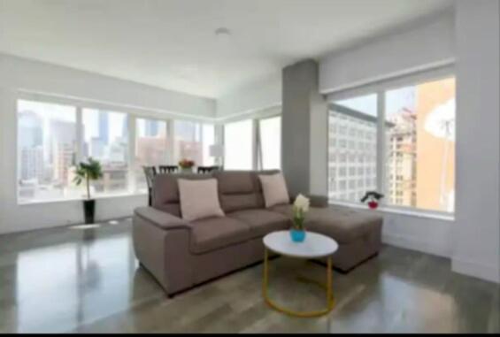 Stunning 3 Bedroom High-rise With Pool, Spa, And Rooftop Views Apartment *