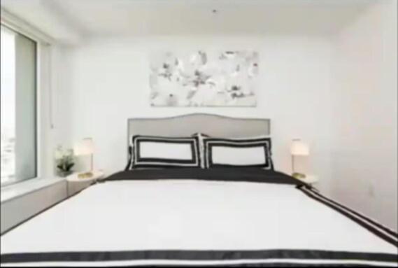 Apartment Stunning 3 Bedroom High-rise With Pool, Spa, And Rooftop Views Los Angeles