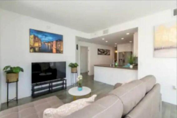 Stunning 3 Bedroom High-rise With Pool, Spa, And Rooftop Views Apartment *