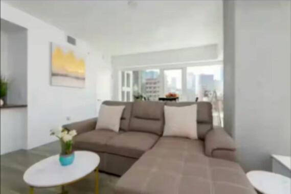 Stunning 3 Bedroom High-rise With Pool, Spa, And Rooftop Views