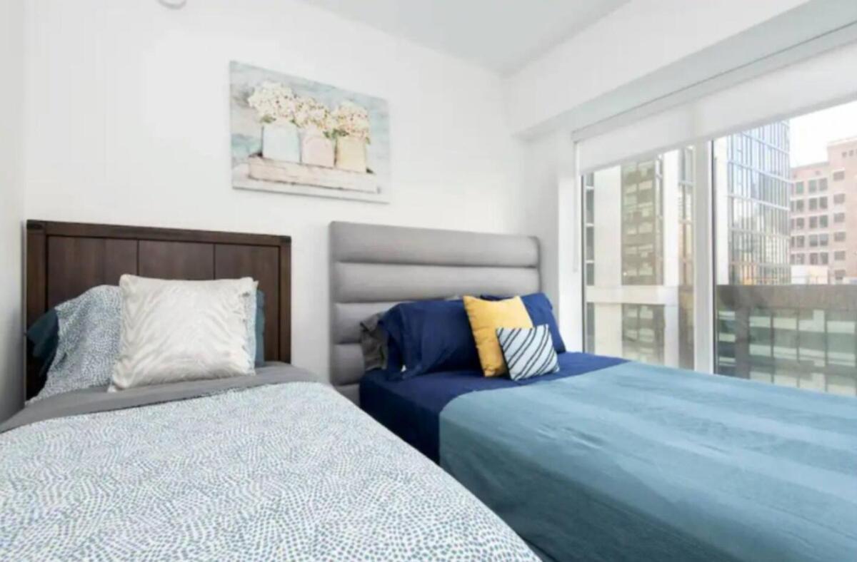 Modern 3 Bedroom High-rise With Pool, Spa, And Rooftop Deck Los Angeles