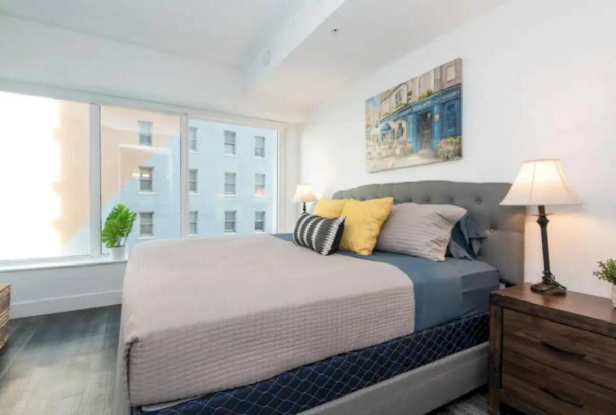 Modern 3 Bedroom High-rise With Pool, Spa, And Rooftop Deck * Los Angeles