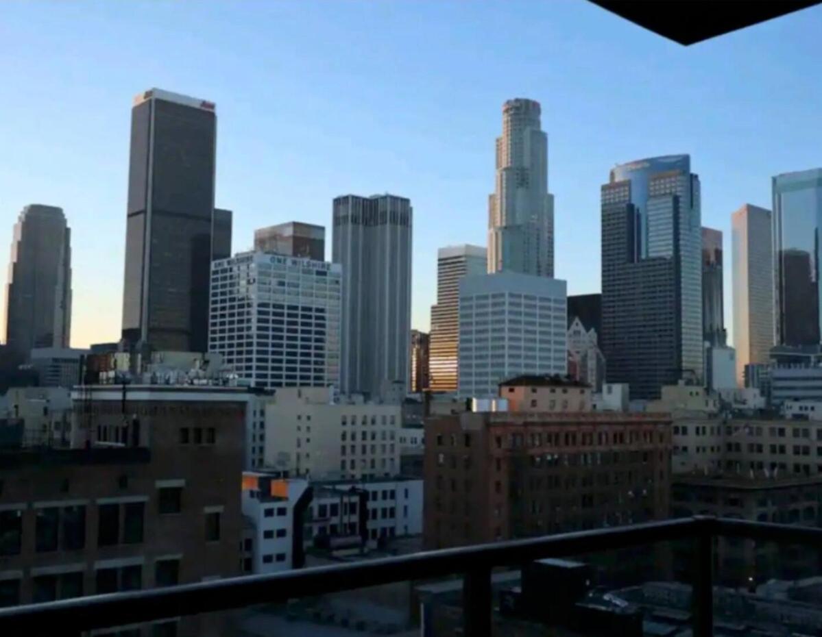 Modern 3 Bedroom High-rise With Pool, Spa, And Rooftop Deck Apartment Los Angeles