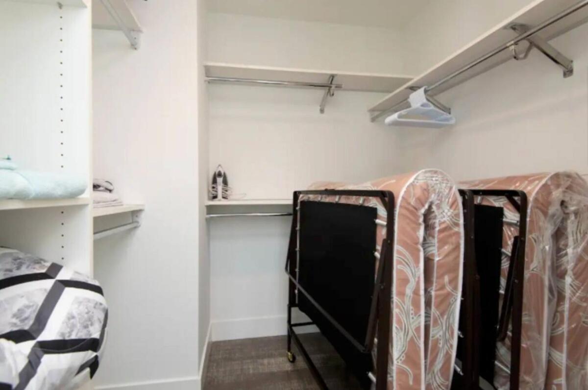 Apartment Modern 3 Bedroom High-rise With Pool, Spa, And Rooftop Deck Los Angeles